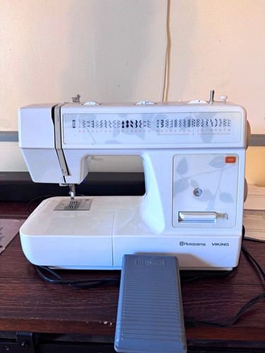 Husqvarna Viking E20 Electronic Household Sewing Machine w/ Foot Pedal