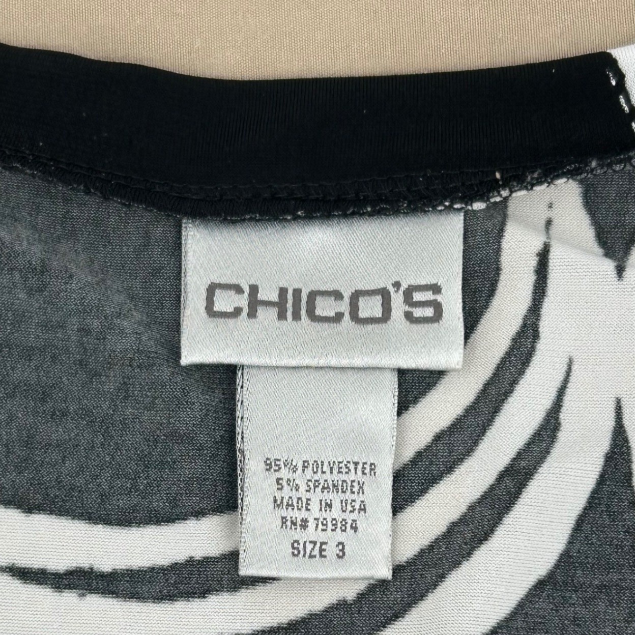 Workwear Basic Abstract Circle Print Jersey V-Nec… - image 3