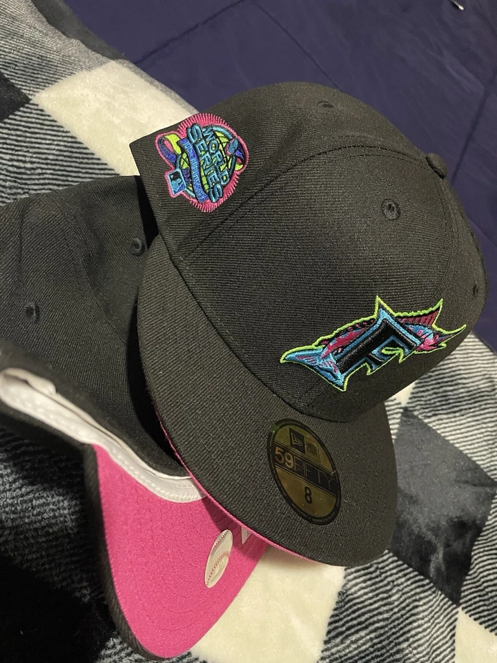 Exclusivo sombrero New Era ajustado Florida Marlins 7 5/8 talla 8 negro rosa intenso UV NUEVO Foto 2 de 4