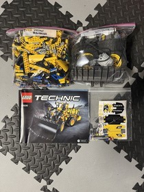 LEGO TECHNIC 42030 Volvo Wheel Loader (with Instructions) Set 99% Complete