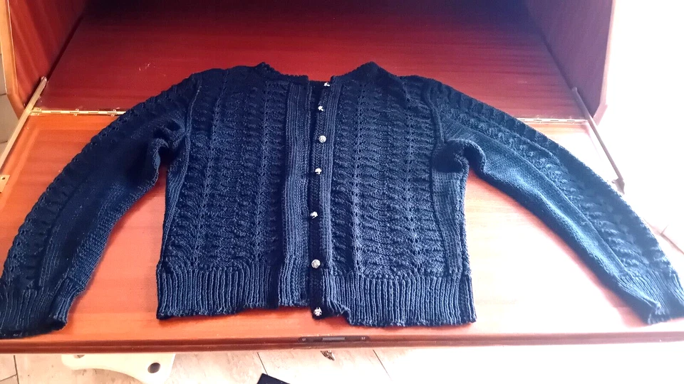 Damen Strickjacke / Handarbeit Gr. 38/40 selbst gestrickt ( 8) - Bild 2 von 4