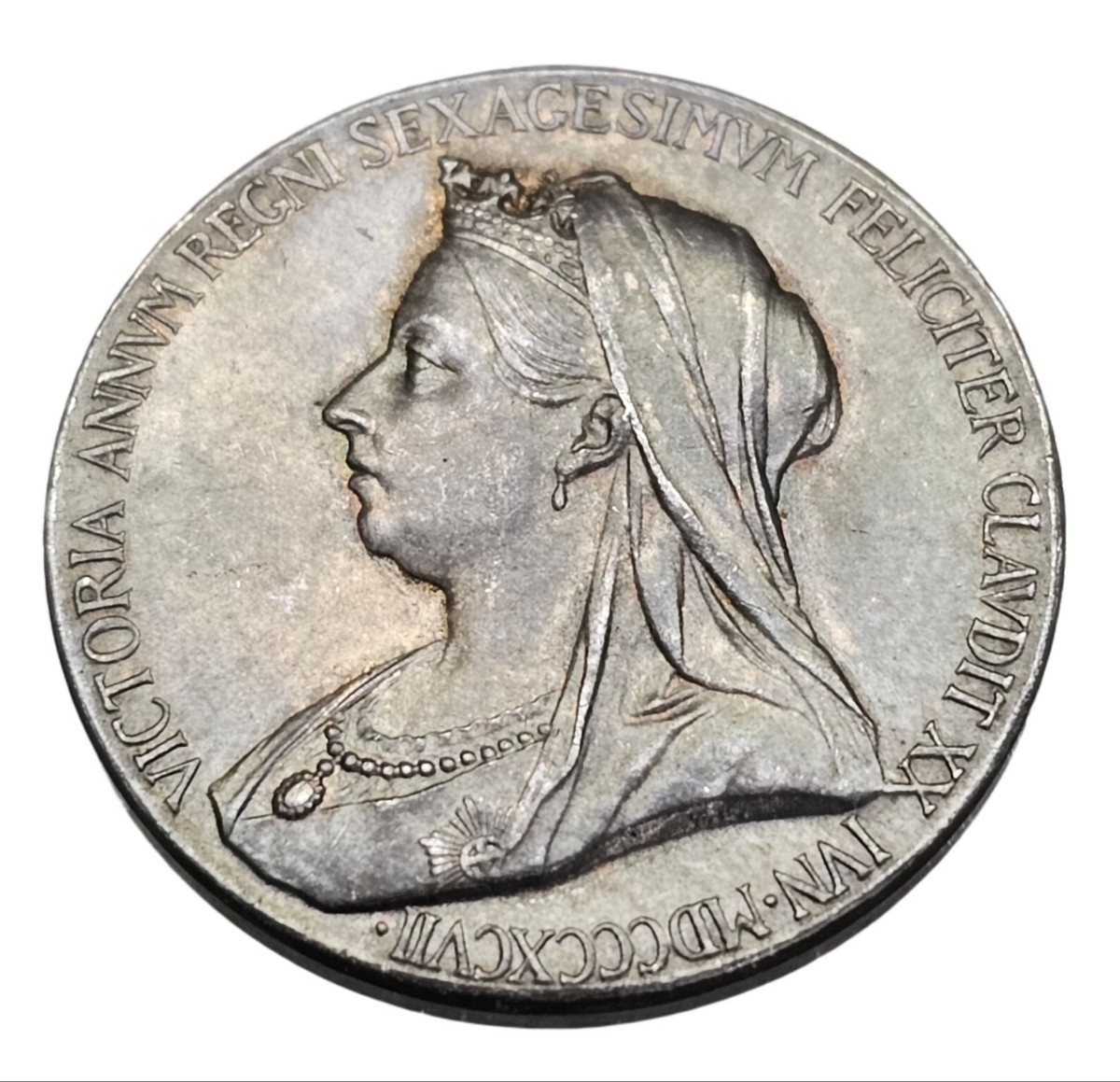 カナダ 1897 Diamond Jubilee 6c 未使用1種 medaille-royaume-uni-victoria-