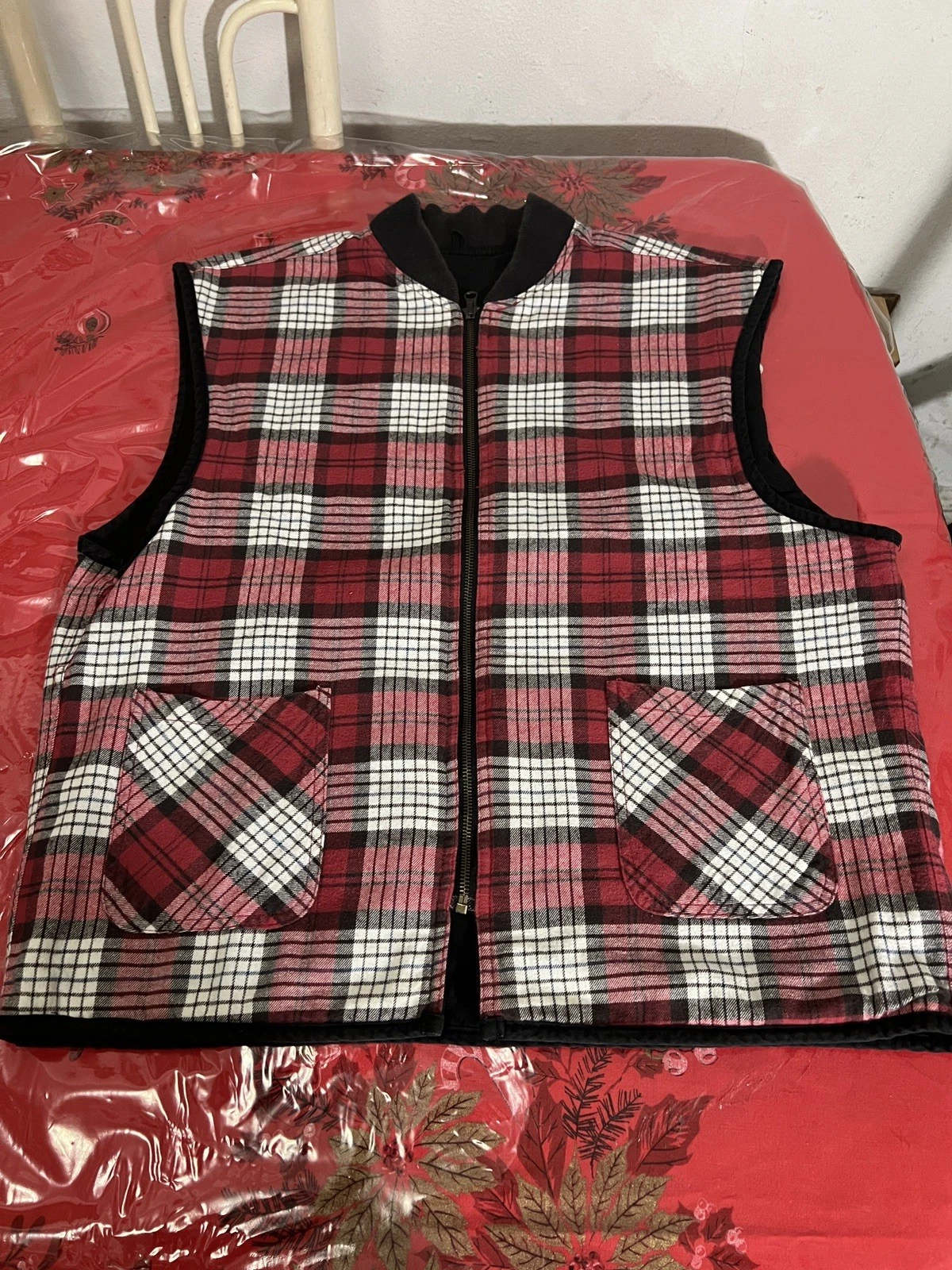 Marlboro Vintage Vest Mens L Reversible Black Quilted Plaid Flannel Lined 90s