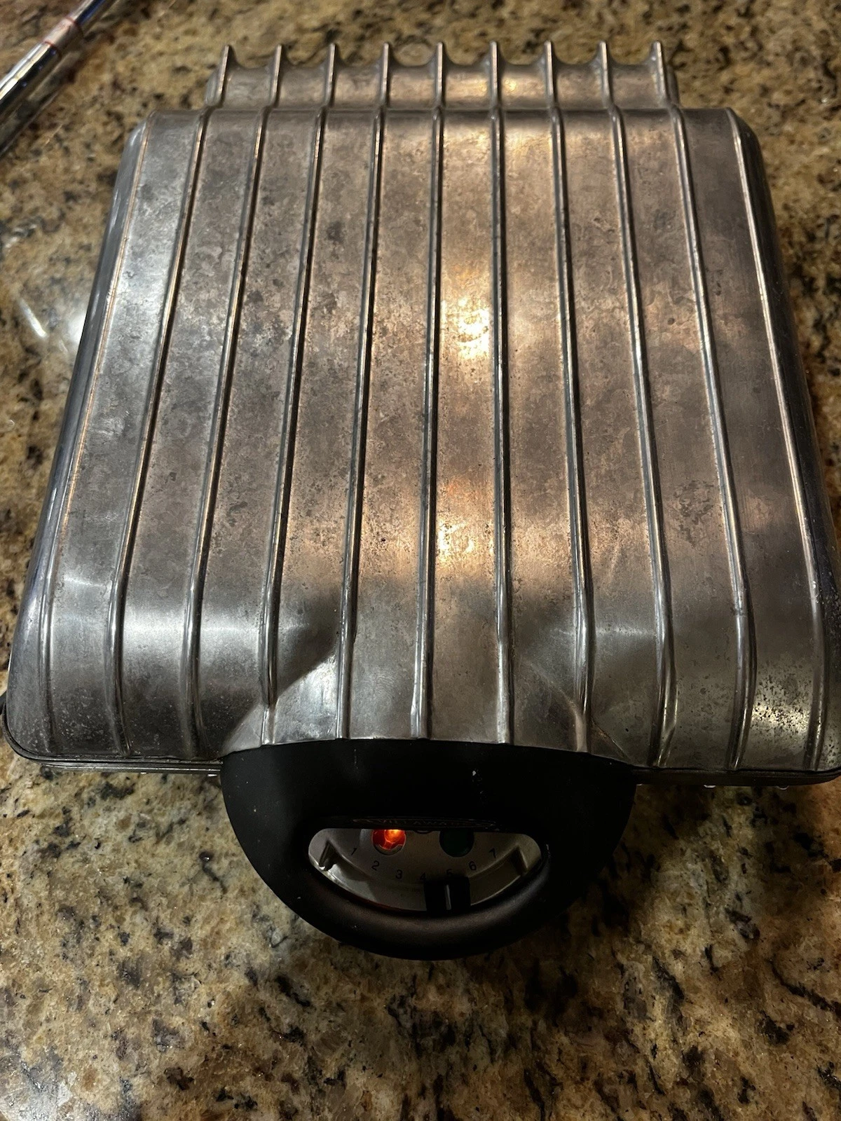 Vintage VillaWare Waffle Maker Model 2001 UNO Belgian Waffler 4-SQ Chrome