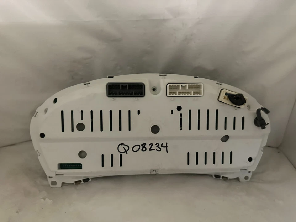 Cuadro de instrumentos velocímetro tablero Hyundai Tucson 2005 y 06 2,7 L 186.644 millas Foto 2 de 3