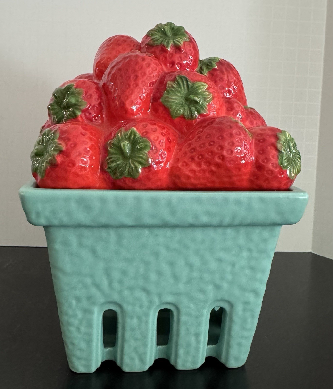Ceramic box strawberry basket homeworx by harry slatkin Strawberries
