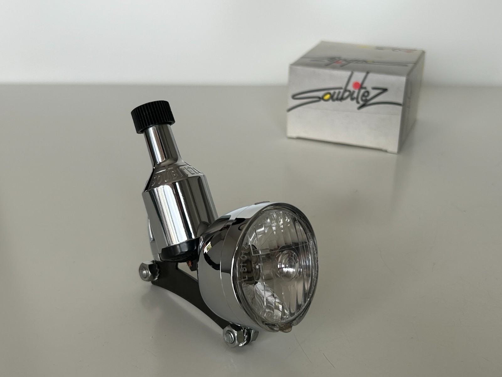 Dynamo phare Soubitez vintage argenté 6V 3W, l'éclairage mythique des balades à vélo de notre enfance