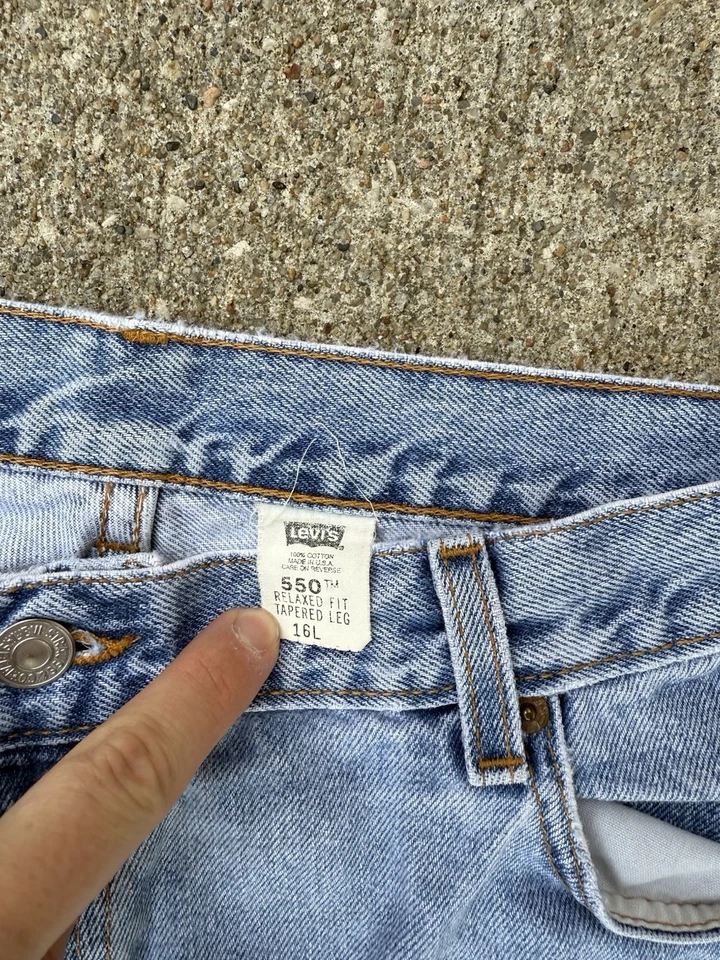 Vintage 90s Levis 550 Relaxed Fit Size 16 L Fit 30x32 Blues Jeans Distressed - Image 4 of 4