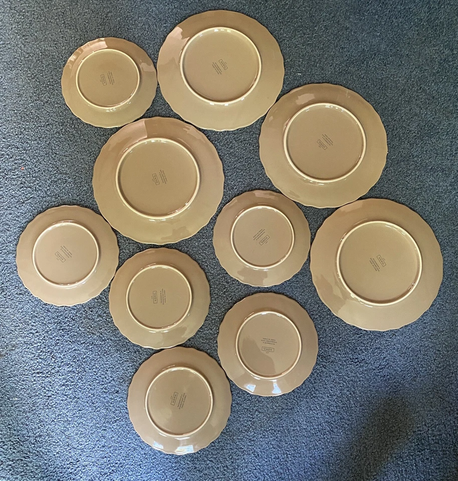 JCP Home Dinner Set ! 4-Dinner 10”Plates,6-Salad 8”Plates,2-Bowls, 5-Coffee Cups - Image 3 of 4