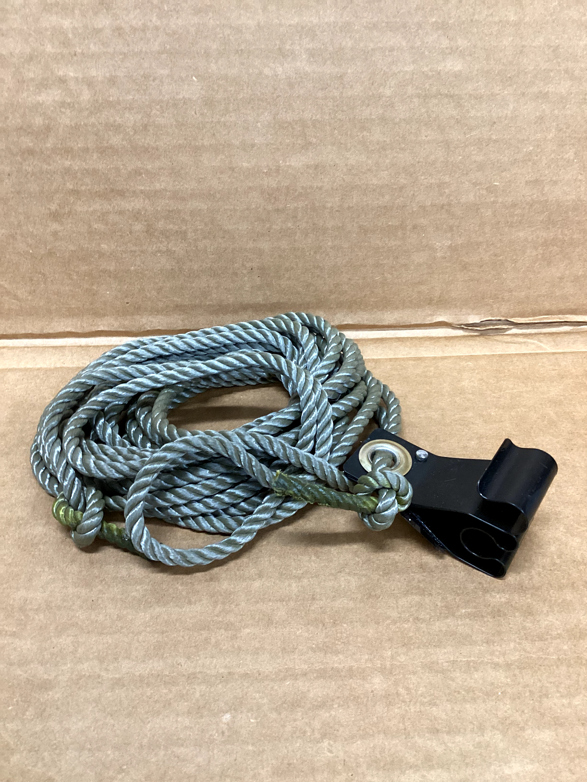 Antenna hold down rope w/clip 4020-01-341-8795