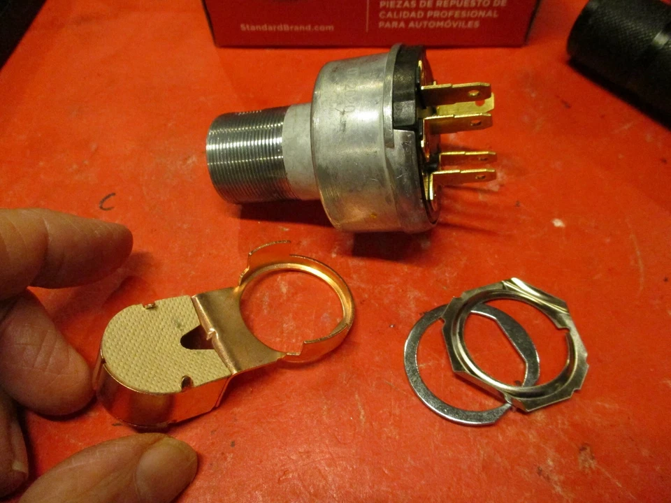 CHEVROLET C/K-10-20-30-GMC 1961-66/IMPALA 61-63-INTERRUPTOR DE ENCENDIDO Y LLAVE Foto 4 de 4