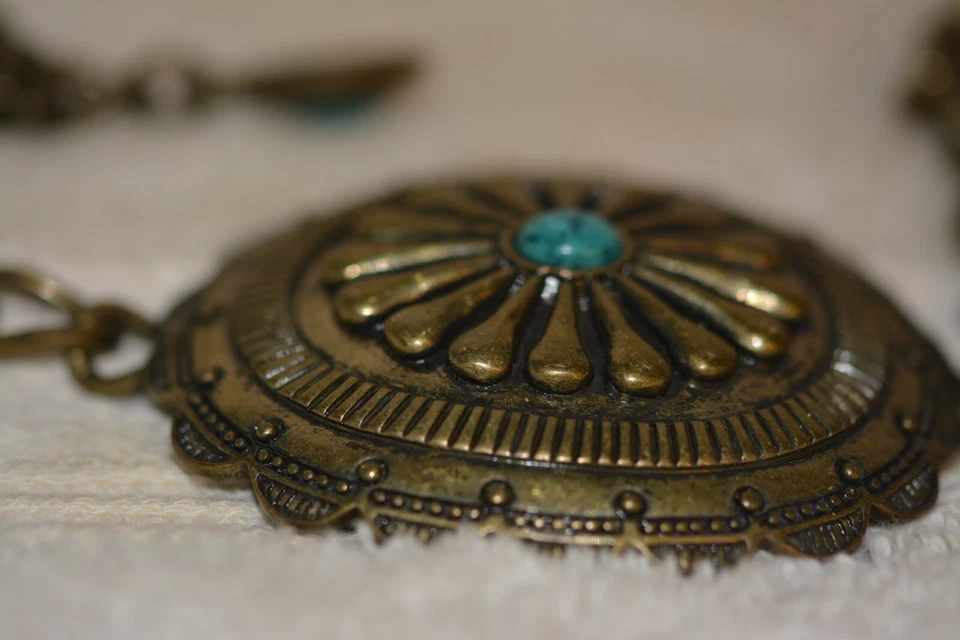 Belts. Concho Belt Vintage Women's Concho Brass Chain Belt With Center stone. - Image 3 of 4