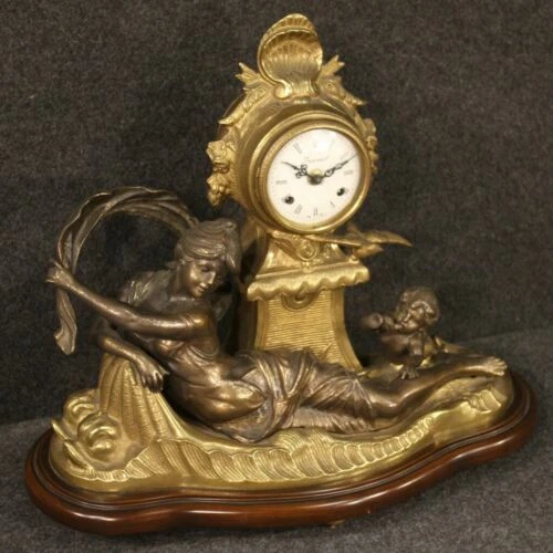 Horloges, pendules objets de vitrine, décoratif du XIXe siècle et avant en bronze