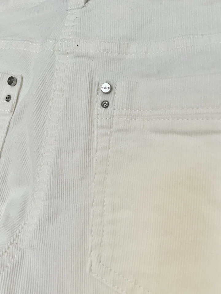 Calça WHBM White House Black Market veludo fino creme ecru perna fina 2R em excelente estado usado - Imagem 2 de 4