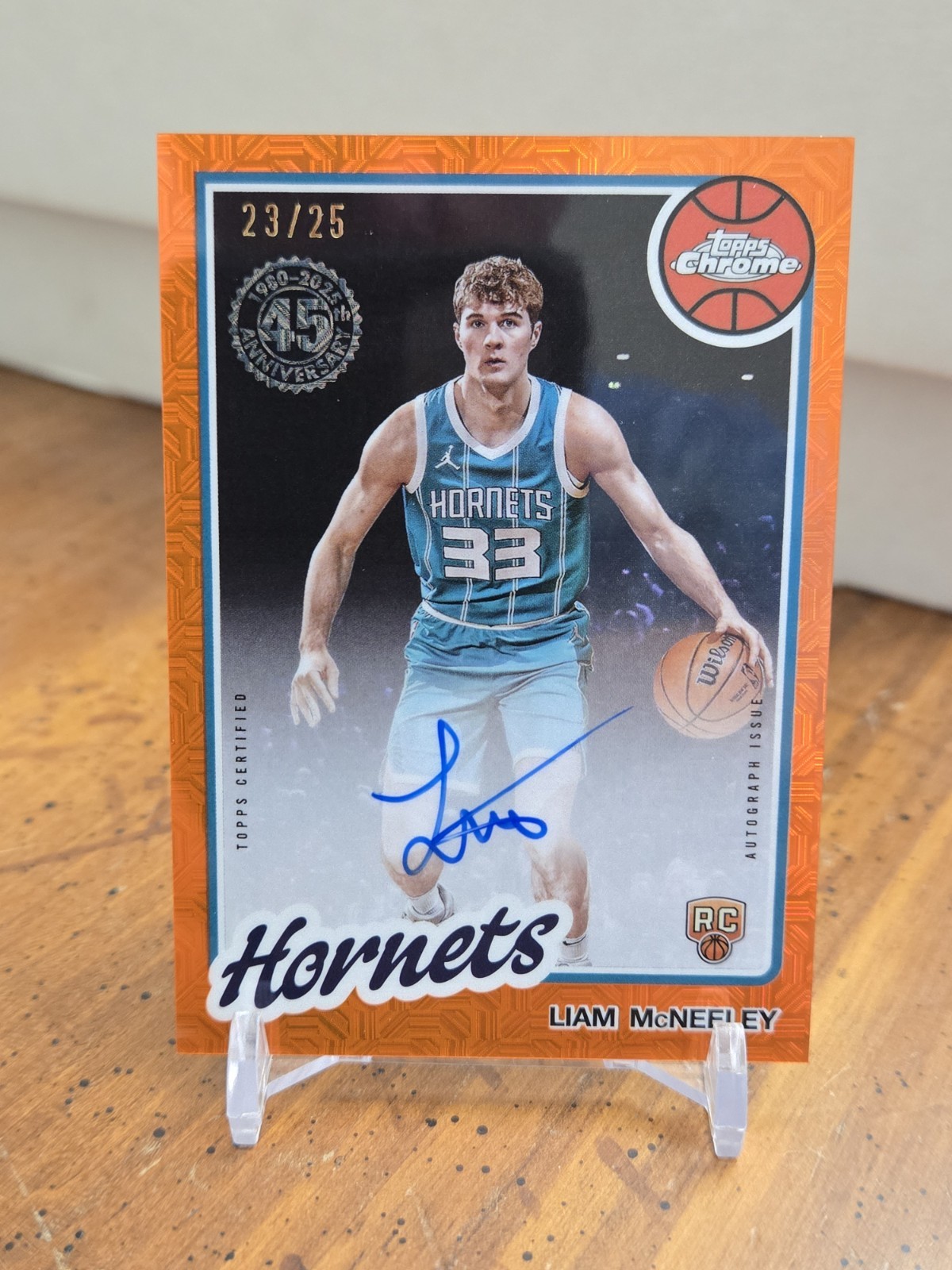 2025-26 Topps Liam McNeeley Orange Chrome Silver Pack On Card Auto /25 Hornets R