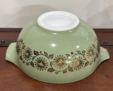 Vintage Pyrex 443 Green Gold Medallion Cinderella Mixing Batter Bowl 2.5 Qt.