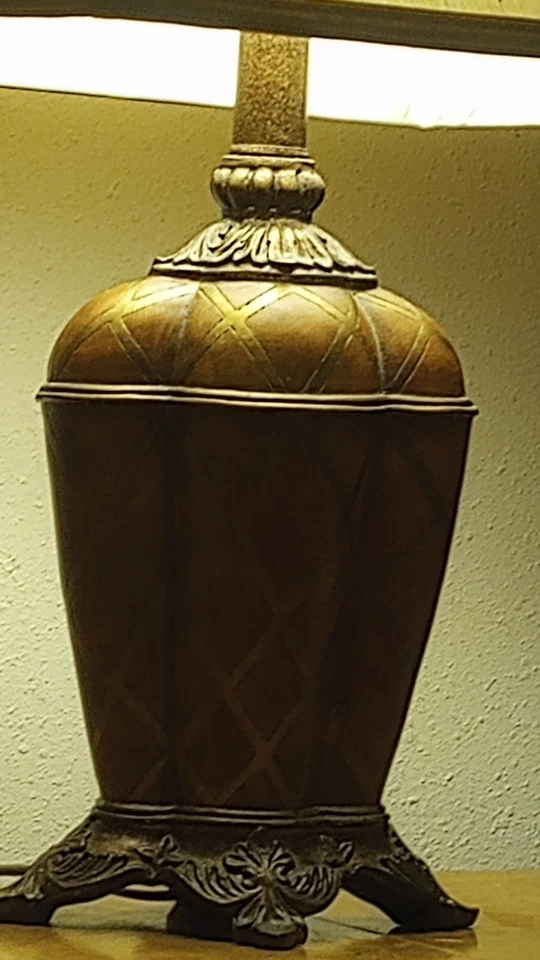 Лампа с абажуром деревянный вид крест-накрест узор металлическое основание темный Academia коттедж - Изображение 2 из 4