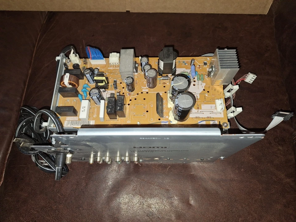 MITSUBISHI CHASIS "PLUG PLAY" WD-73C10 WD-73638 WD-65638 934C369001 934C370001 Foto 2 de 4