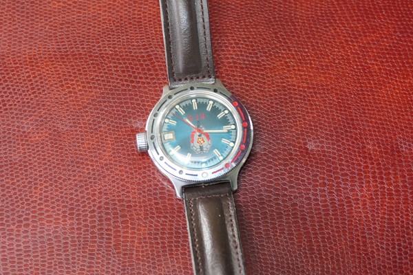 VOSTOK HANDAUFZUG HERREN UHR VINTAGE 39MM SCHÖNER ZUSTAND MIT STAHL BAND 24