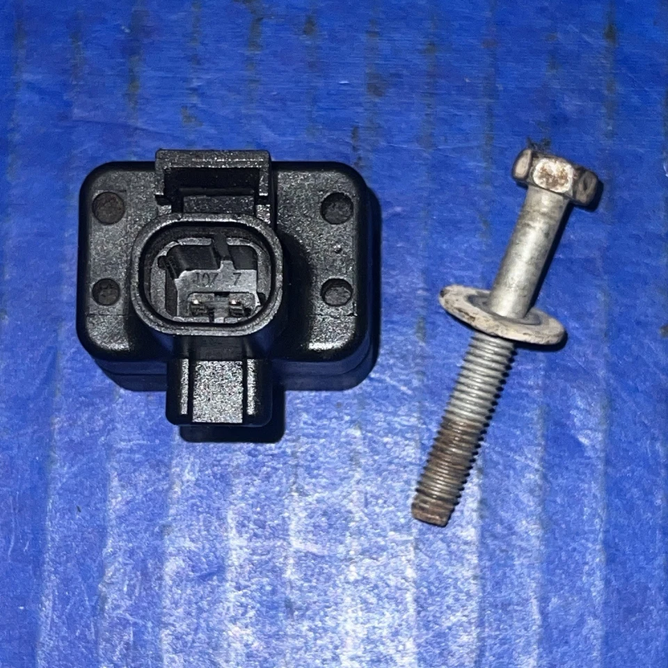 2003-04 Chevrolet Silverado GMC Sierra HD 2500/3500 Front Sensor 15057507 - Image 2 of 2