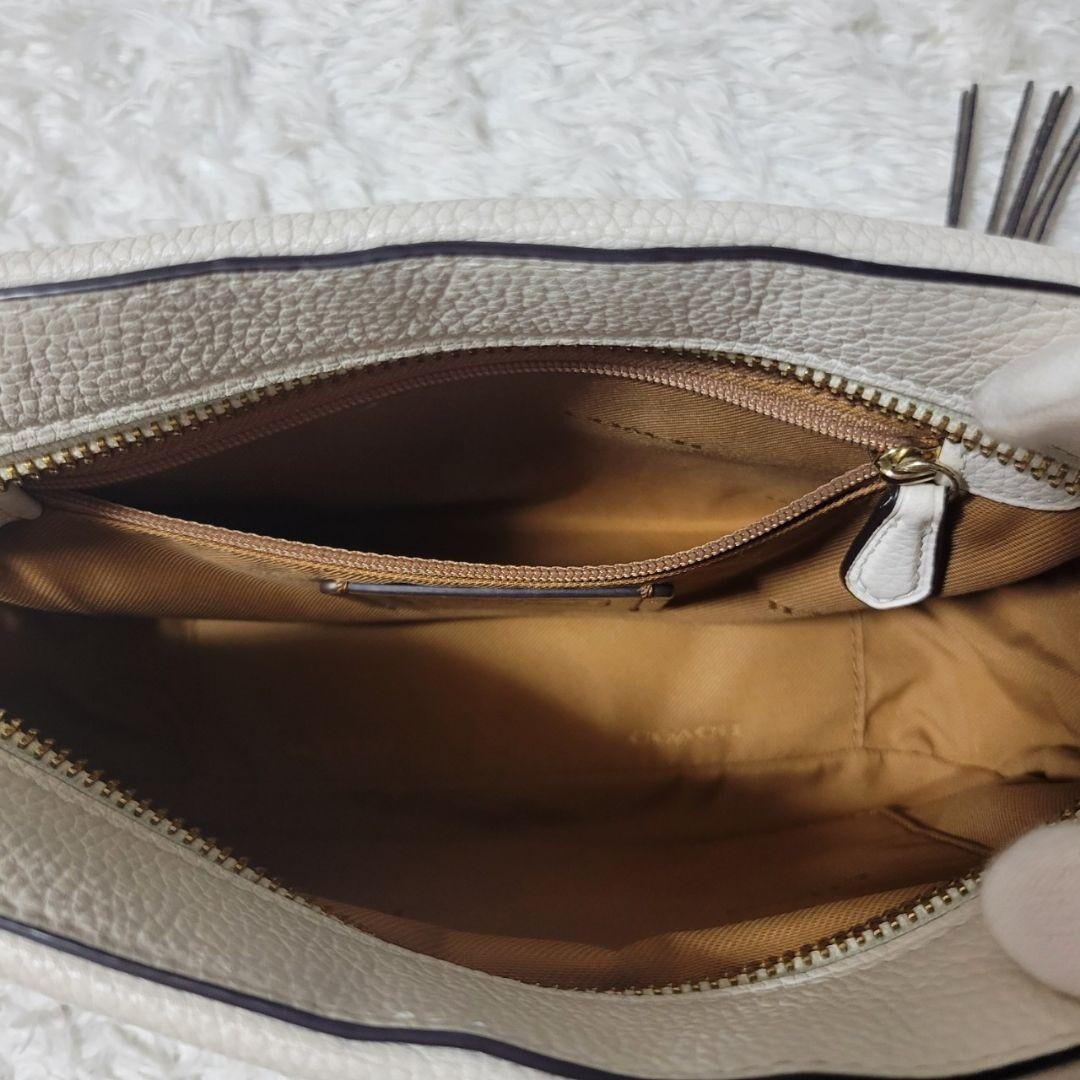 coach 29411 Camera Bag Crossbody white Pebble Leather Tassel