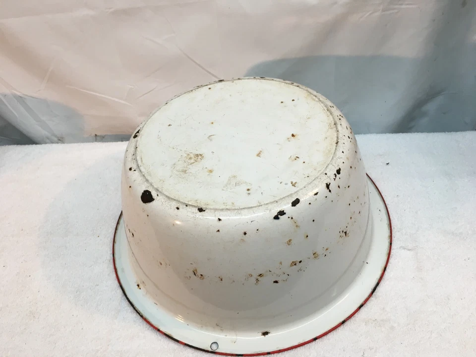 red & white Round porcelain enamelware  mid 1900s Wash Basin Bowl  - Image 3 of 3