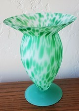 VINTAGE HAND-BLOWN MURANO STRETCHED GLASS 5.5" Lime Green Footed Vase EX COND