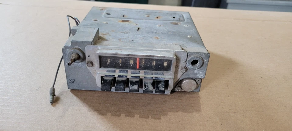 Ford Mustang Falcon Fairlane 1964-66 radio am 12 V neg. GND 5TMZ FOMOCO Foto 2 de 4