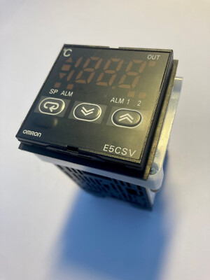 Omron E5CSV-Q1T 100-240VAC Régulateur de température (Temp. controller)