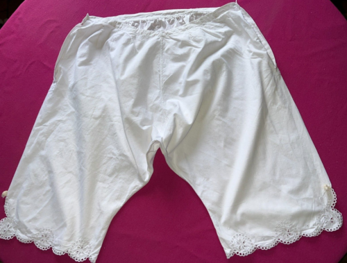 Ancienne culotte non fendue en  coton blanc et broderie réf 10 - Photo 1/6