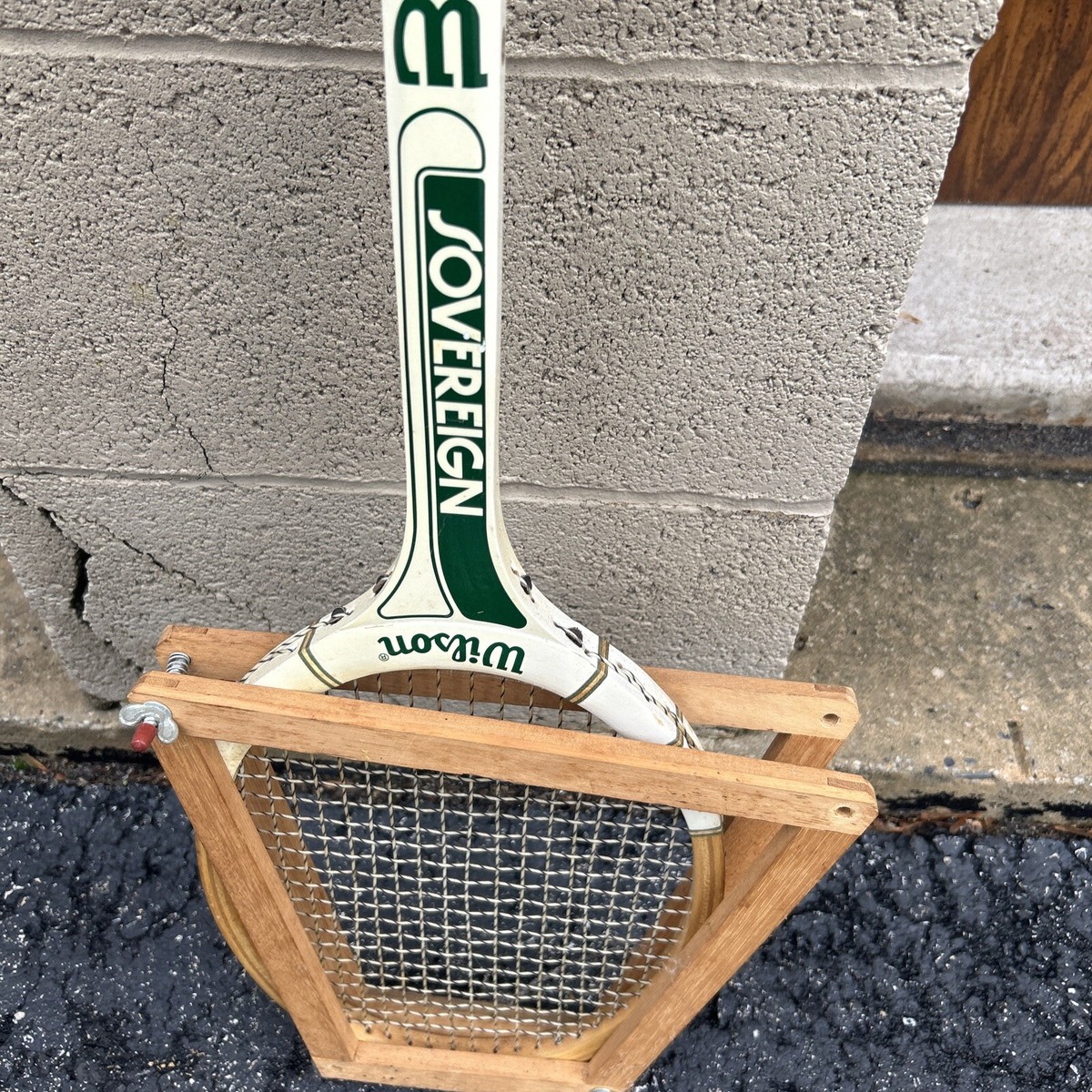 Raquette de tennis ancienne en bois SOVEREIGN