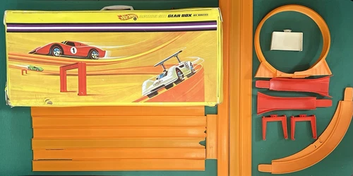 Vtg 1968-1969 Hot Wheels Action Set Gear Box Case w/ Tracks, Loop, Accessories