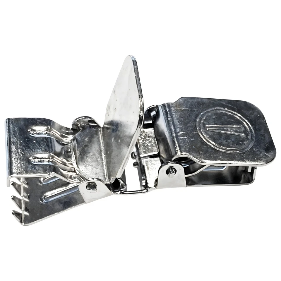 PEQUEÑOS CLIPS/ABRAZADERAS DURADEROS PARA UNIR PARA EXHIBIR 2 ALFOMBRAS TAPIZ PIELES Foto 2 de 4