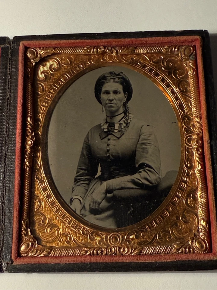 Beautiful Civil War Era Tintype in Case - Woman - Image 2 of 4