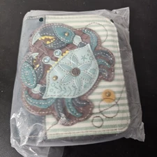 NEW CHALA CRAB SHELL GREEN OCEAN BLUE ZIPPERED BIFOLD WALLET FAUX LEATHER