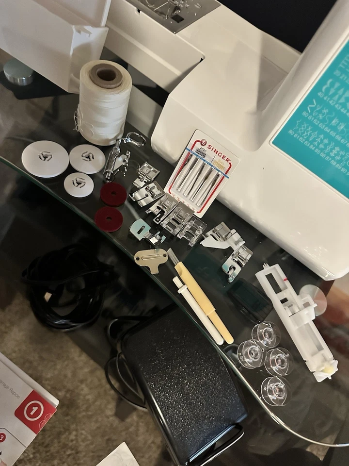 Singer Stylist 7258 never used In Brand New Condition with Original Box. - Image 2 of 4