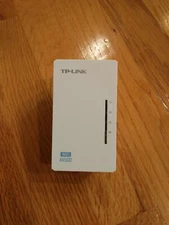 TP-LINK AV500 Powerline WiFi Range Extender TL-WPA4220