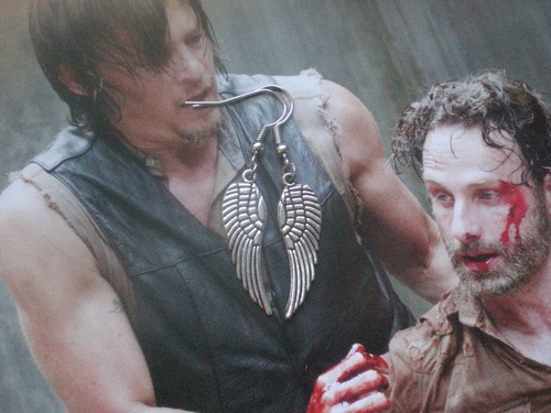 Walking Dead Daryl Angel Biker Wings Earrings - Picture 2 of 4