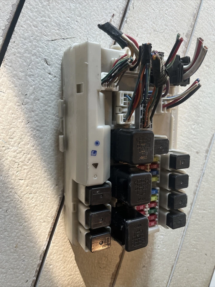 Infiniti FX35 FX45 2003-2008 debajo del capó motor caja de fusibles 284B7-CL00A IPDM OEM Foto 4 de 4