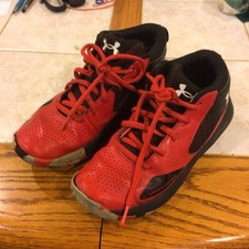 Under Armour Sports Shoes Size ,4Y Youth .