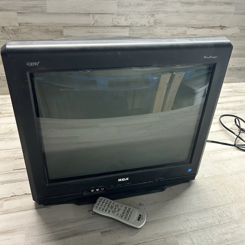 RCA TruFlat 20” CRT TV 20F424T w/ Remote Retro Gaming SDTV AV Inputs Tested - Image 2 of 4