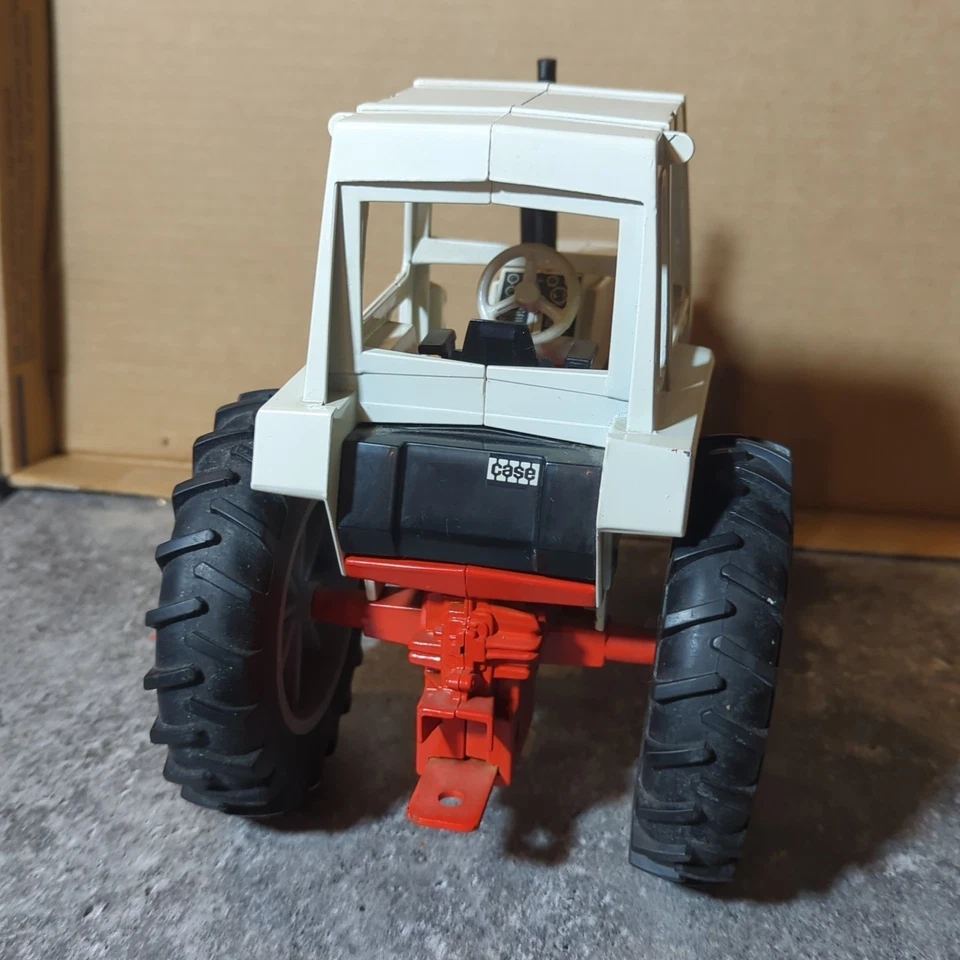 ERTL vintage 1996 CASE  Agri King 970 Farm Tractor  DIECAST 1:16 Scale. - Image 4 of 4