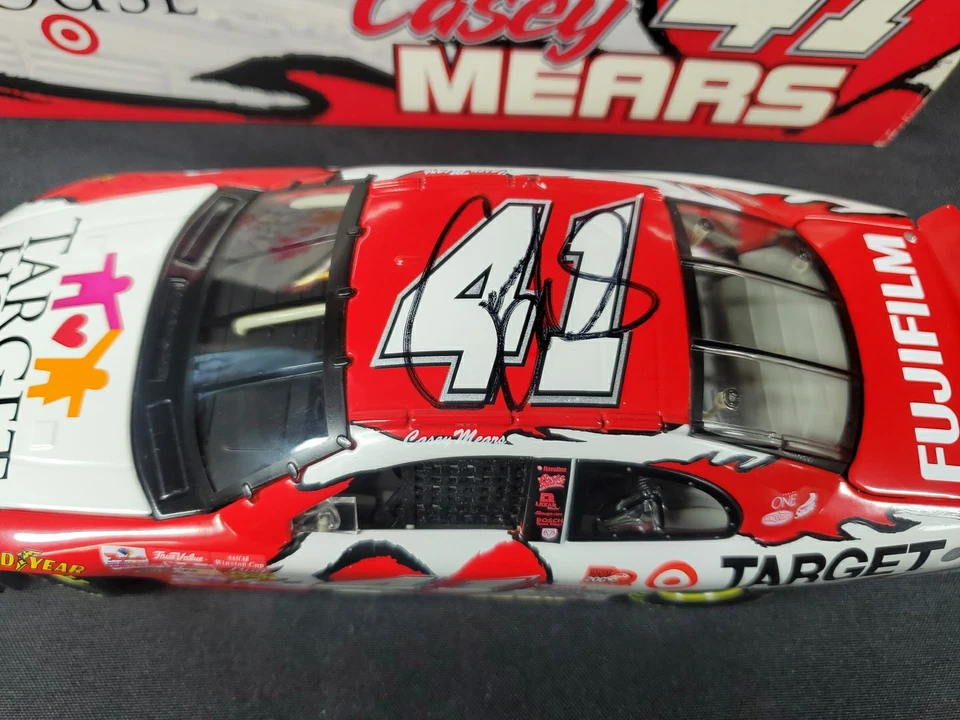 Action 41 Casey Mears Target House 2003 Intrepid 1:24 Diecast Autografiado ** Foto 2 de 4