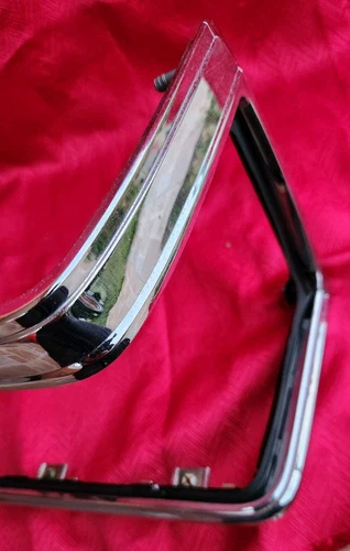 1990 91 92 CADILLAC FLEETWOOD BROUGHAM RWD DRIVER SIDE LH HEADLIGHT BEZEL TRIM - Picture 4 of 13