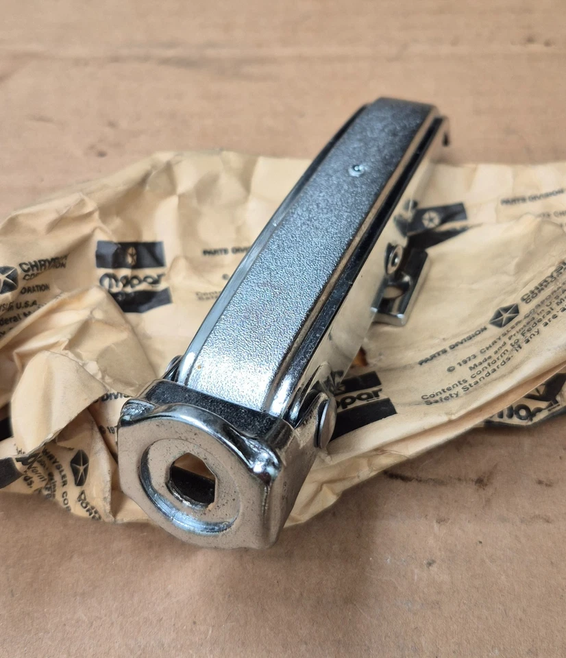 Dodge B100 B200 B300 1970 1971 1972 furgoneta nuevo MoPar puerta de carga ventilación ventana pestillo Foto 4 de 4