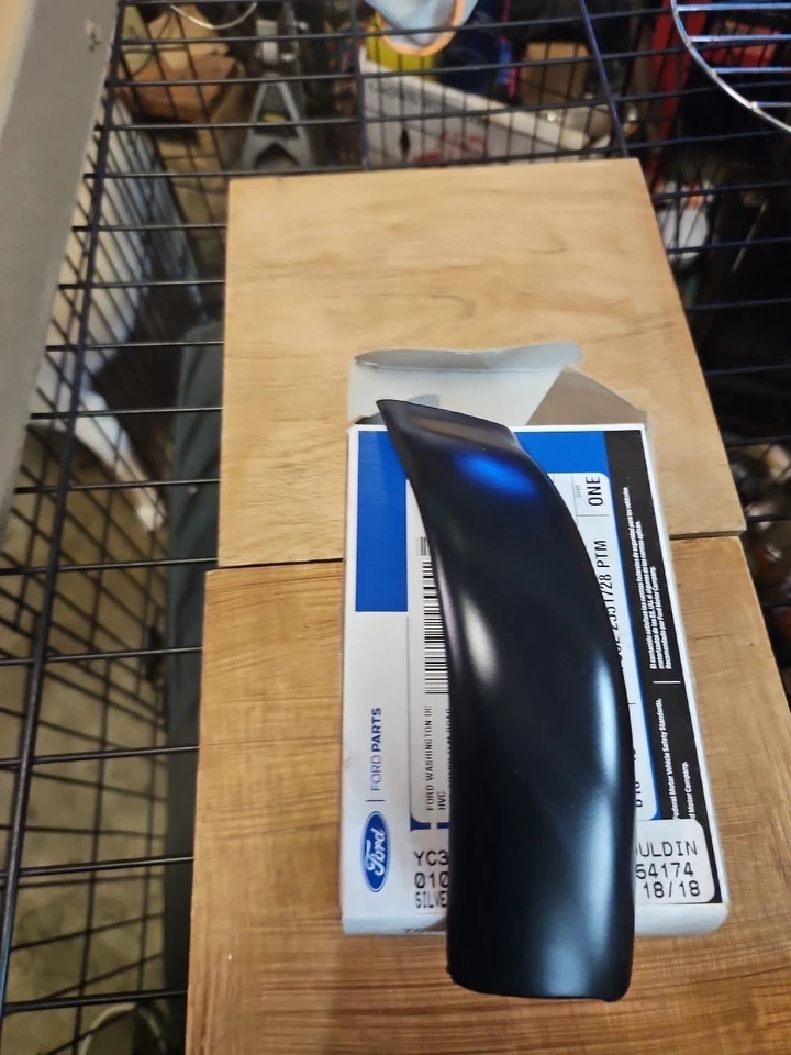 Cubierta de moldura de esquina de techo Ford F250 F350 Super Duty OEM nuevos conductores genuinos diestro Foto 3 de 4