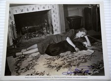 JOAN FONTAINE originale signature autographe réel de sa main sur photo de presse