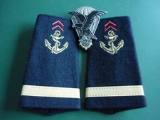 PAIRE DE FOURREAUX S/LIEUTENANT TDM  + INSIGNE DE LA 11éme DIVISION PARA