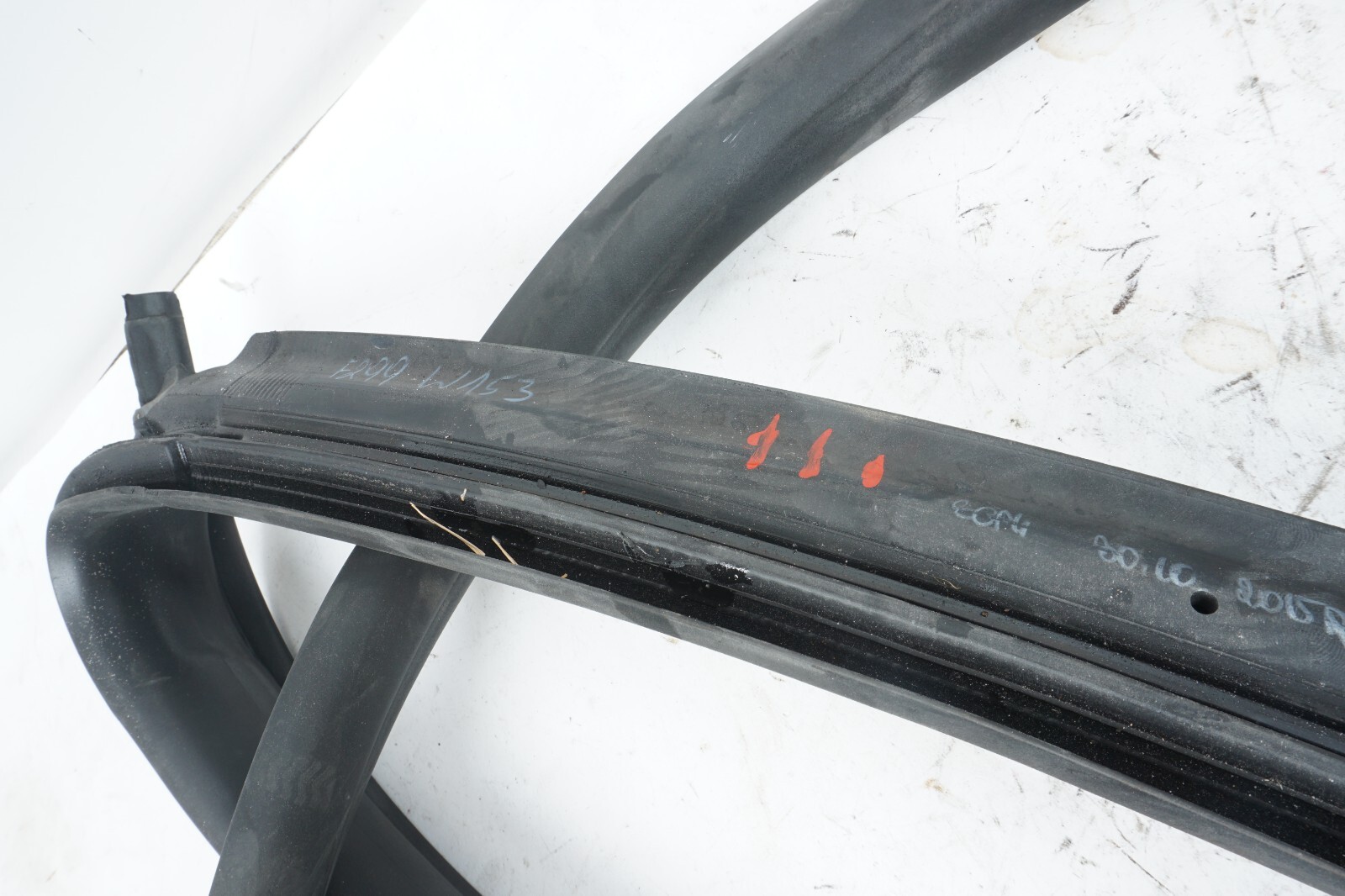 14 -20 MASERATI QUATTROPORTE REAR LEFT DRIVER SIDE DOOR WEATHERSTRIP SEAL OEM