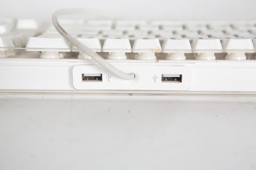 Apple USB Keyboard - Picture 2 of 2